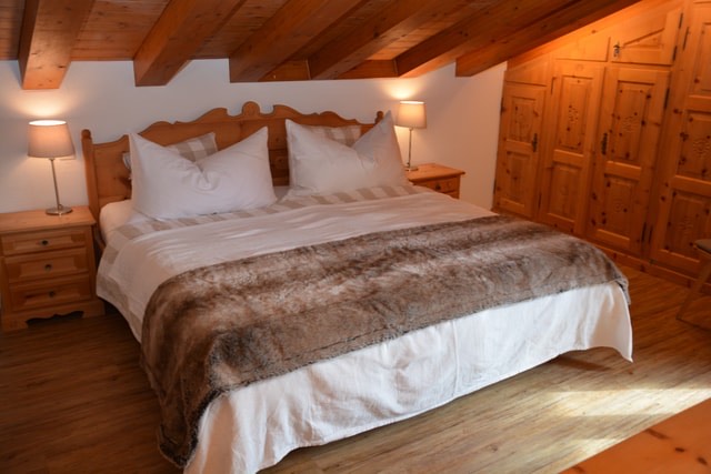 Schlafzimmer Ferienwohnung Engadin